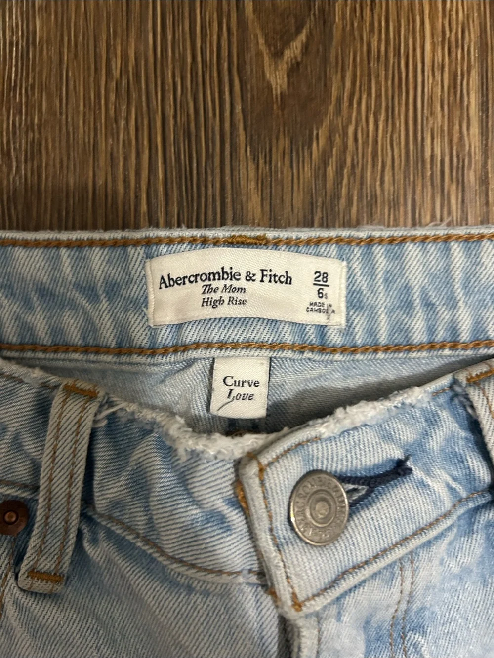 Abercrombie & Fitch Light Wash High-Rise Women’s Jeans 28/6S